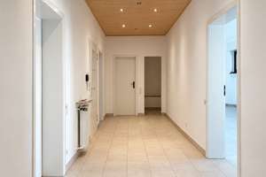 Attraktive 3-Zi-Wohnung mit Dachterrasse in Düsseldorf-Benrath – Die vollständige Adresse der Immobilie erhältst du vom Anbieter., 40597 Benrath, Düsseldorf – Vorschaubild 2