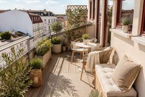 schöne 4- Raumwohnung mit Dachterrasse, Einbauküche, Vollbad mit Eckbadewanne und Laminat
