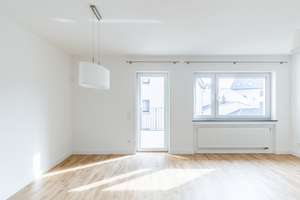 NEU *Paul & Partner* TOP GESCHNITTENE WOHNUNG MIT KÜCHE, BALKON & STELLPLATZ !