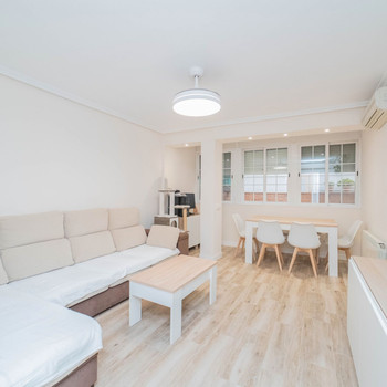 Spektakuläre, renovierte Wohnung im Zentrum der Gemeinde.