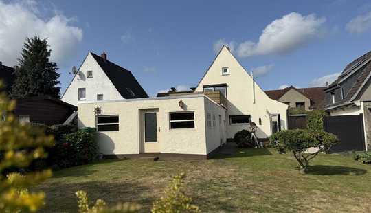 Bild von Gepflegtes, freistehendes Einfamilienhaus mit Dachterrasse, Garten und Garage in Grohn!