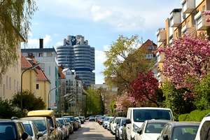 ++ MILBERSTHOFEN direkt am OLYMPIAPARK & BMW ++  3 Zi.-ETW mit TRAUMBALKON zur KA od. SELBSTBEZUG! – Die vollständige Adresse der Immobilie erhältst du vom Anbieter., 80807 Milbertshofen, München – Vorschaubild 2