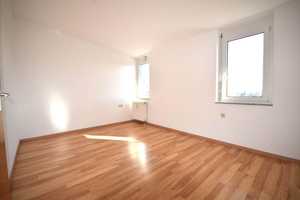 Charmante 3-Zimmer-Maisonettewohnung mit Terrasse und großzügiger Raumhöhe – Stuttgart – Vorschaubild 6