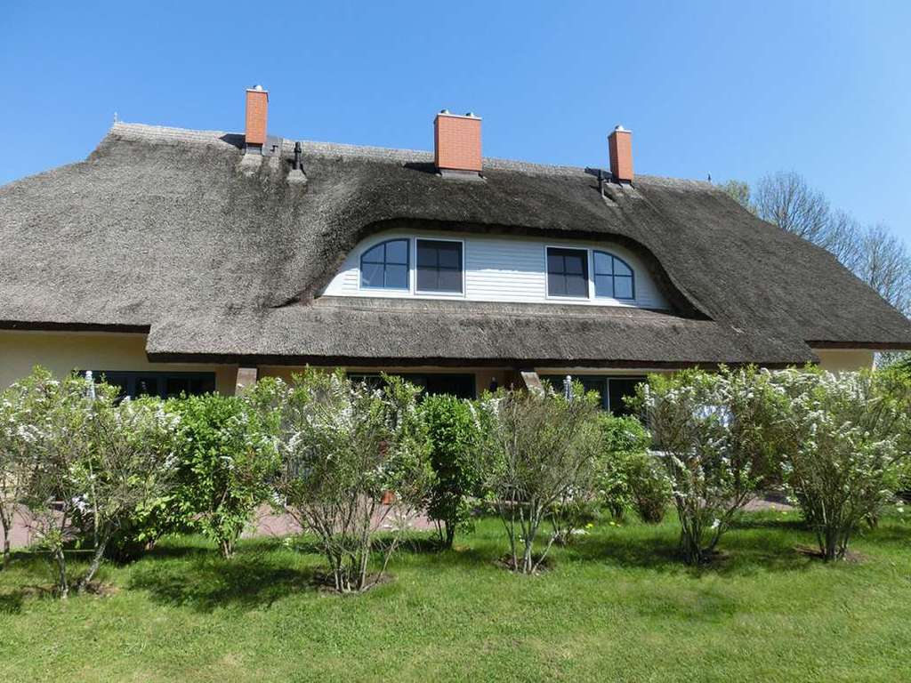 Immobilie in Poseritz - Reetdach Reihenhaus 3 SZ, 2 Bäder, möbliert, 3 Ebenen idyllische Lage Rügen, Kamin, Wallbox - Bild 1