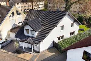 Familientraum in Alt-Hürth – zeitloses Einfamilienhaus mit großzügigem Garten in ruhiger Lage – Die vollständige Adresse der Immobilie erhältst du vom Anbieter., 50354 Hürth – Vorschaubild 2