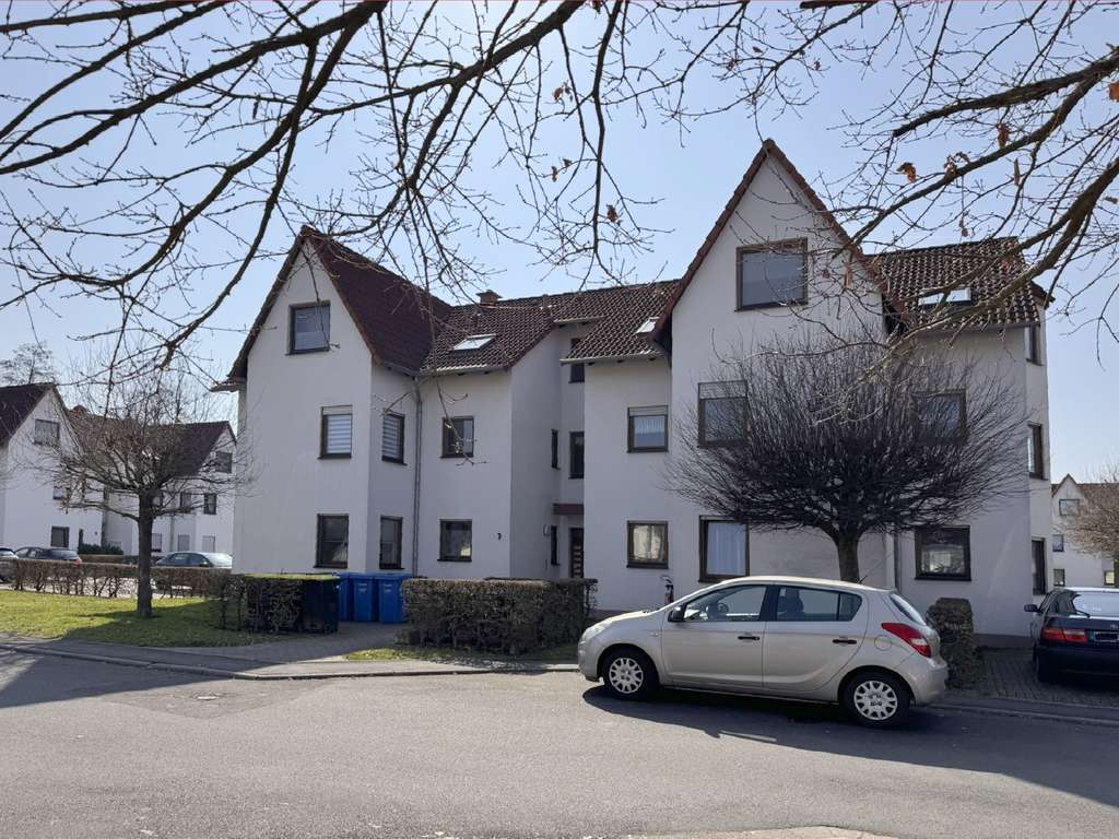 Immobilie in Rotenburg an der Fulda - 3-Zimmer-DG-Wohnung mit großem Süd-Balkon in ruhiger Wohnlage stadtnah in Rotenburg - Bild 1