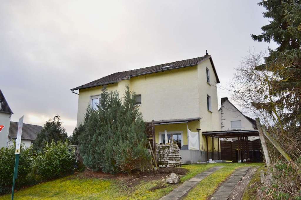 Immobilie in Kruft - Zuhause mit Zukunft – Freistehendes Ein- bis Zweifamilienhaus mit Potenzial und Charakter - Bild 0