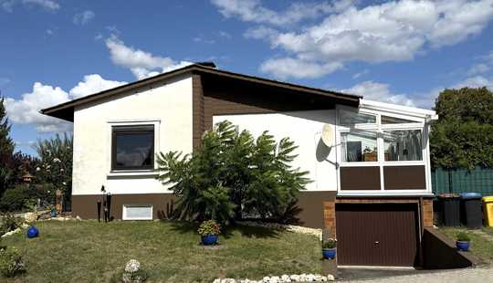 Bild von Unterkellerter Bungalow auf großem Areal