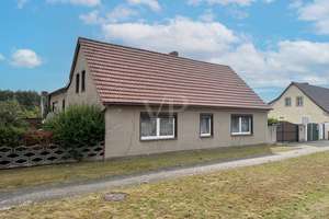 Modernisiertes Einfamilienhaus mit Wärmepumpe und großem Grundstück