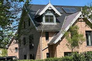 Moderne Doppelhaushälfte mit Süd-West-Garten, 6 Zimmern & Carport – Nähe AEZ & S-Bahn