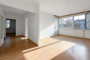 Helle 2-Zimmer-Wohnung mit Balkon und Blick auf den Fürstenplatz - Westend inkl. TG-Stellplatz