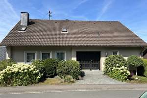 VR IMMO: Netphen, großzügiges Einfamilienhaus mit Einliegerwohnung in unverbaubarer Toplage! – Die vollständige Adresse der Immobilie erhältst du vom Anbieter., 57250 Netphen – Vorschaubild 3