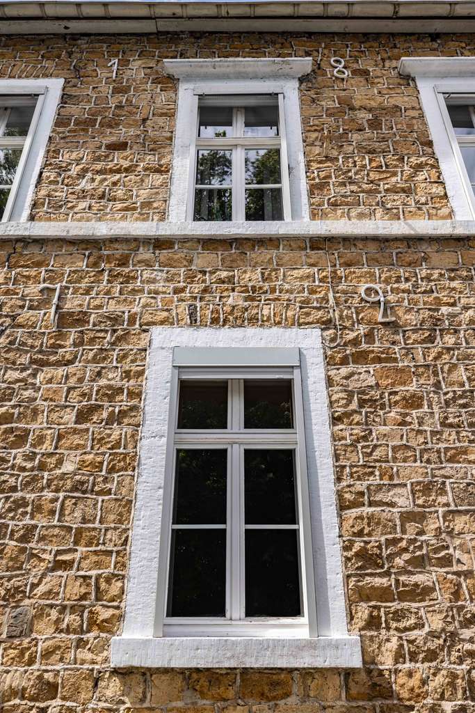 Ehemaliges Gutshaus mit Scheune, Garten, Wiesen und Feld möchte wachgeküsst werden.