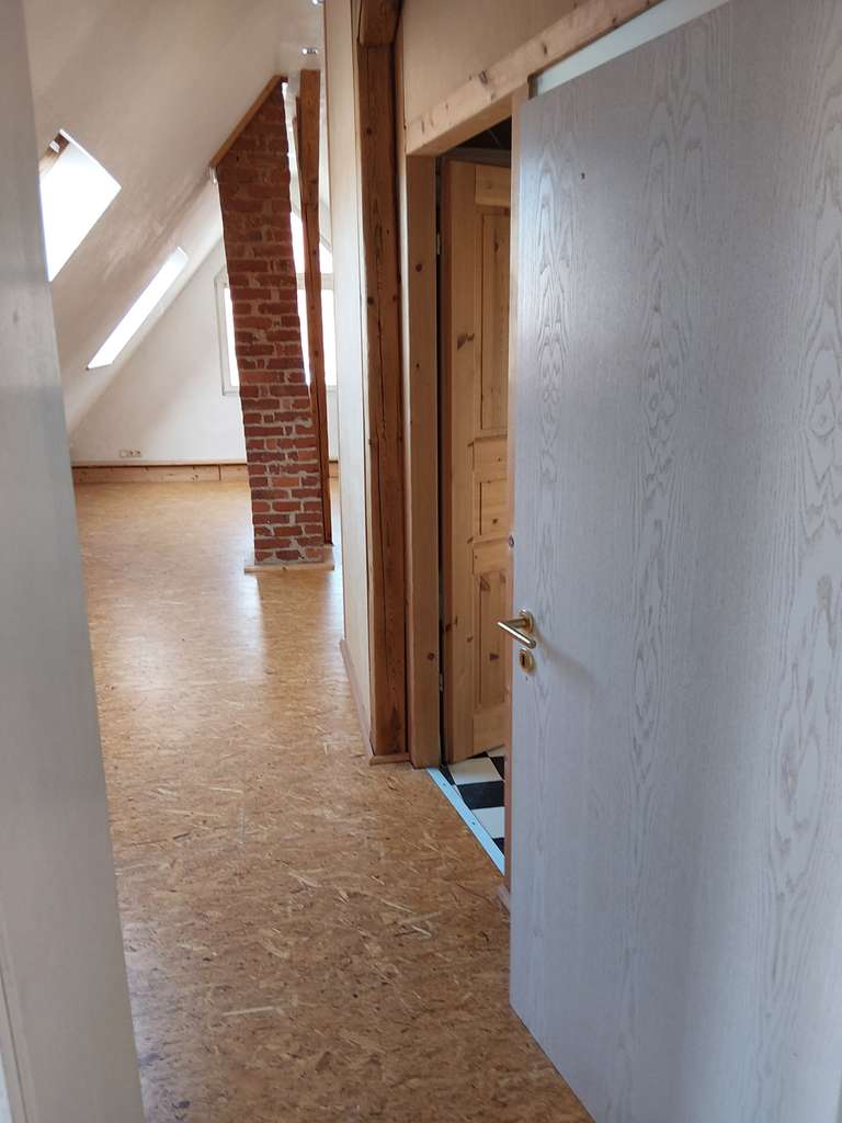 Immobilie in Hünstetten - Großzügiges, freistehendes Zweifamilienhaus mit 2 Einliegerwohnungen von privat - Bild 3