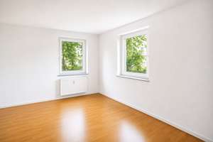 Attraktive 3,5- 4 Zimmer Wohnung in 3-Familienhaus, TOP Lage! – Schillerstraße 45, 72555 Metzingen – Vorschaubild 2