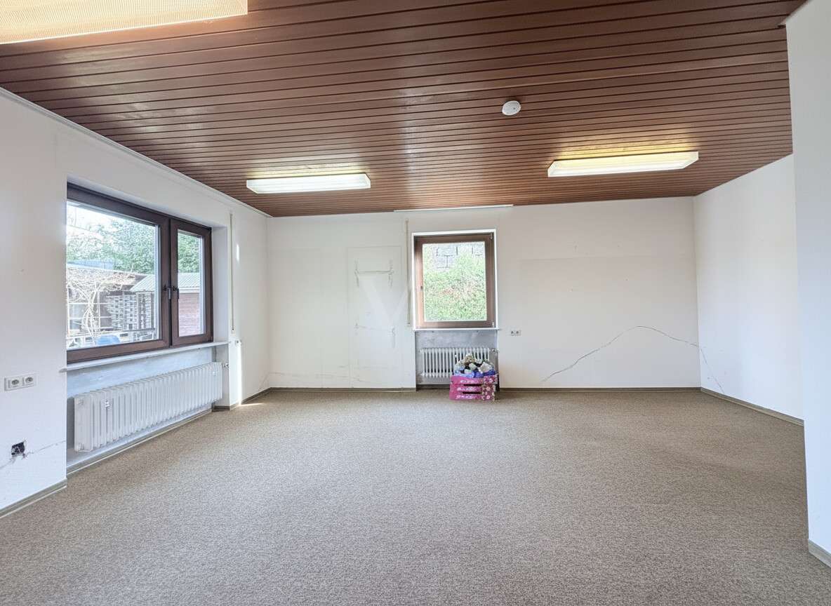 Immobilie in Wiernsheim - Großes Einfamilienhaus auf riesigem Grundstück - Bild 2