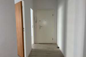 Schöne Familien-Wohnung mit viel Platz - mit Aufzug, Balkon und Wannenbad! – Ahrenshooper Straße 12, 13051 Neu-Hohenschönhausen, Berlin – Vorschaubild 9
