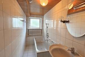 Viel Raum für Ihre Wohnideen! Charmantes Reihenendhaus mit Garten und Garage in Hanglage – 78570 Mühlheim an der Donau – Vorschaubild 8