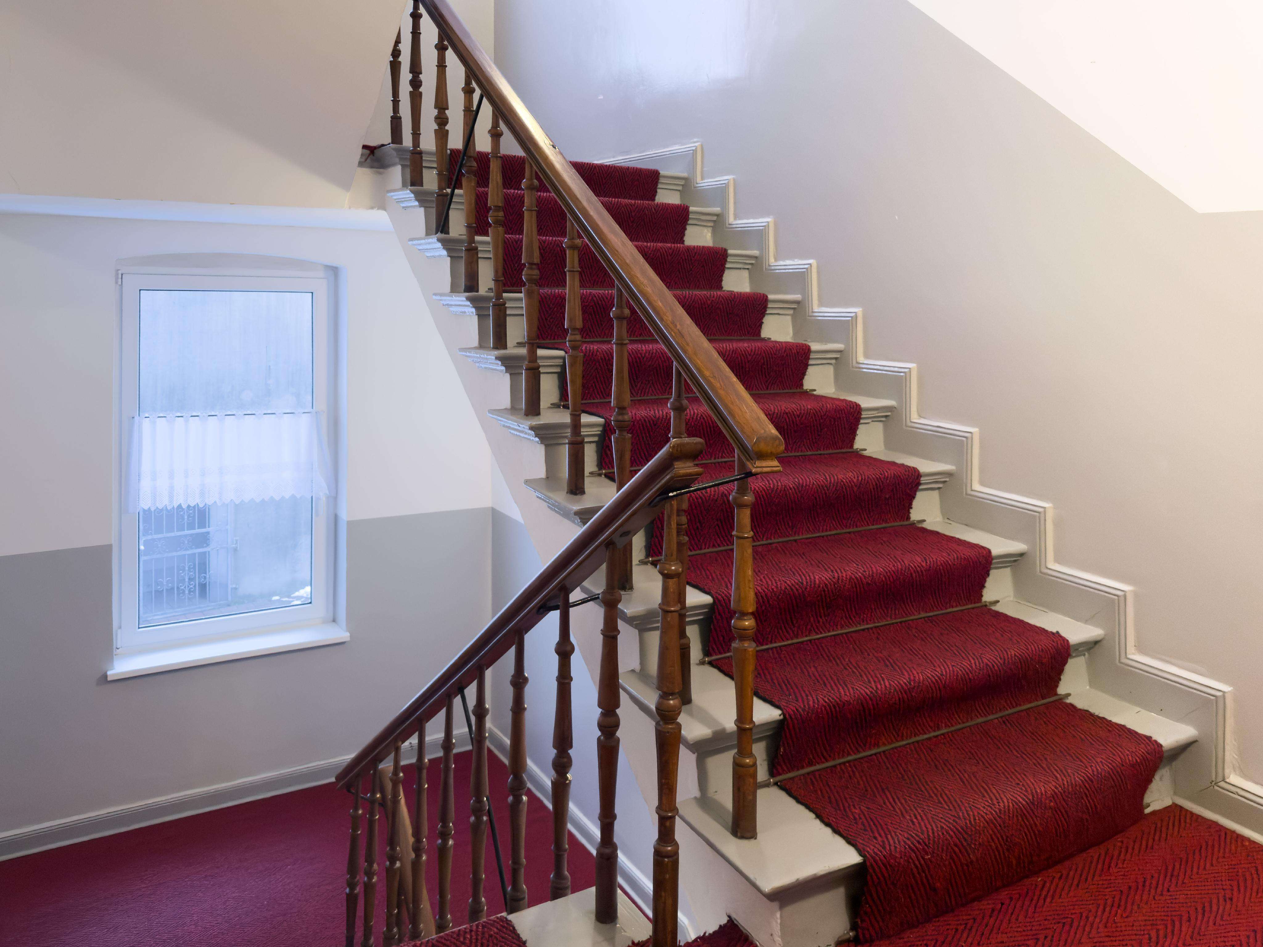 Sanierungsbedürftige 3-Zimmer-Wohnung mit Entwicklungschance nahe Innenstadt, Neumünster – Bild 2