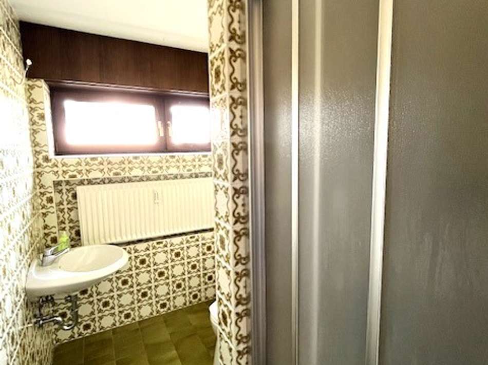 Bad mit Dusche ELW