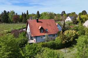 Exklusives Einfamilienhaus mit unverbaubarem Ausblick in begehrter Lage – Die vollständige Adresse der Immobilie erhältst du vom Anbieter., 97318 Kitzingen – Vorschaubild 3