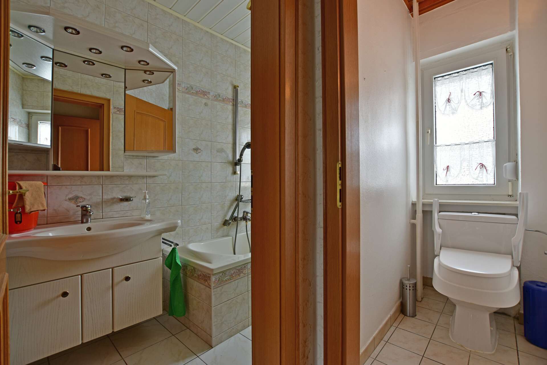 Immobilie in Niedenstein - Gepflegtes Ein- bis Zweifamilienhaus in reizvoller Feldrandlage von Niedenstein-Metze - Bild 3