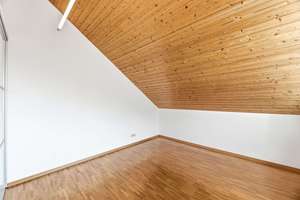 Viel Raum zum Wohlfühlen – 4-Zimmer-Dachgeschosswohnung mit Dachterrasse und Hobbyraum – 70569 Dachswald, Stuttgart – Vorschaubild 8