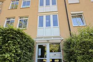 Solide 3 Zimmer Dachgeschosswohnung mit Ausblick und Wintergarten in grüner Hinterhof Idylle – Am Gangsteig 21, 85551 Kirchheim bei München – Vorschaubild 3