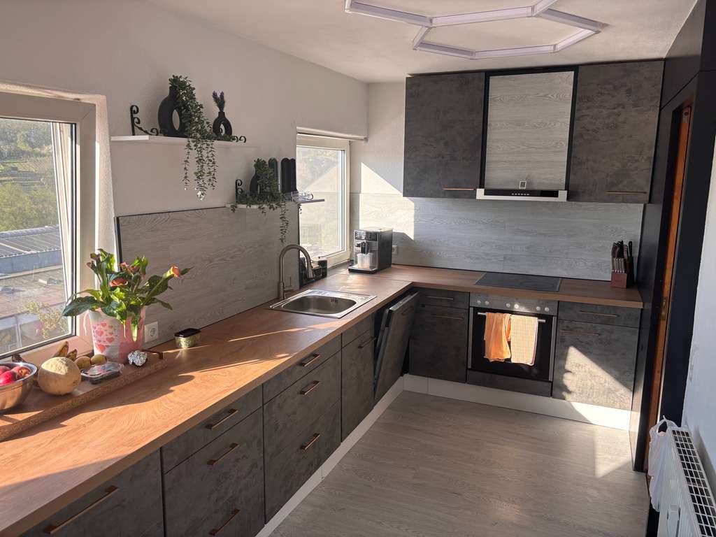 Immobilie in Benningen am Neckar - Sehr gepflegte 3-Zimmer-Wohnung inkl. Einzelgarage mit Penthouse-Feeling und Panorama-Aussicht - Bild 1