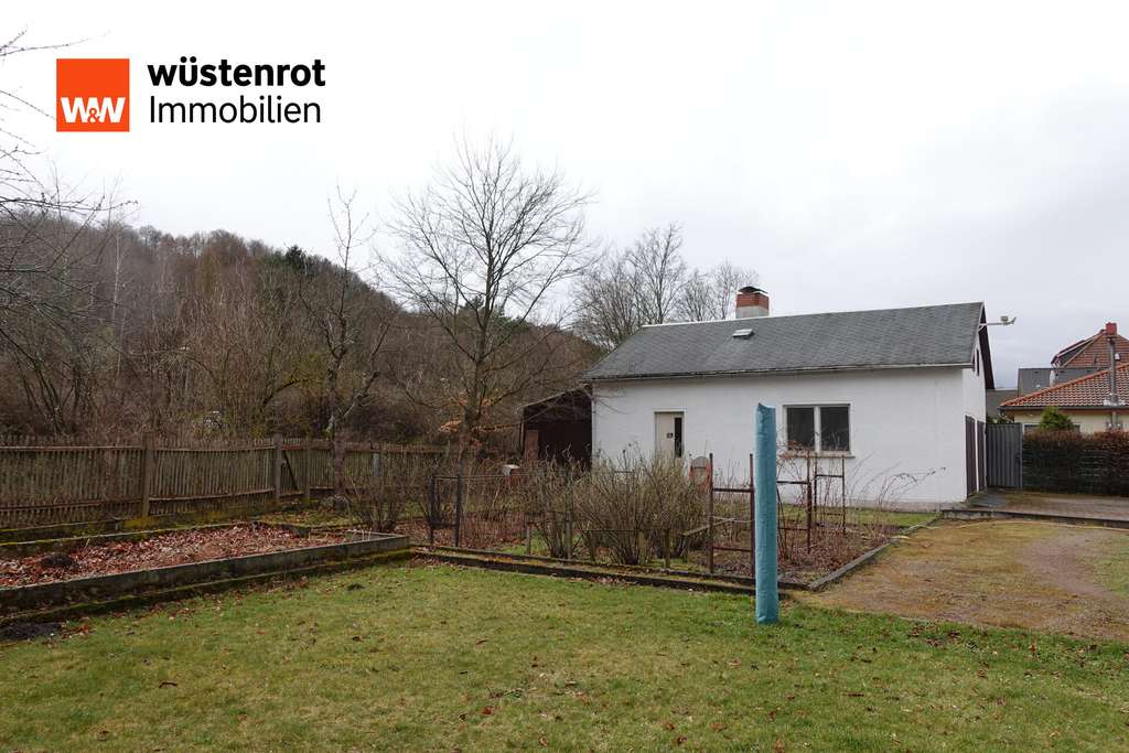 Immobilie in Geratal - Charmanter Bungalow mit großem Grundstück & vielseitigem Nebengebäude - Bild 1