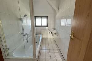 Helle Wohnung mit Balkon in Hilbersdorf – Stellplatz optional verfügbar – Zeißstraße  26, 9131 Hilbersdorf, Chemnitz – Vorschaubild 5