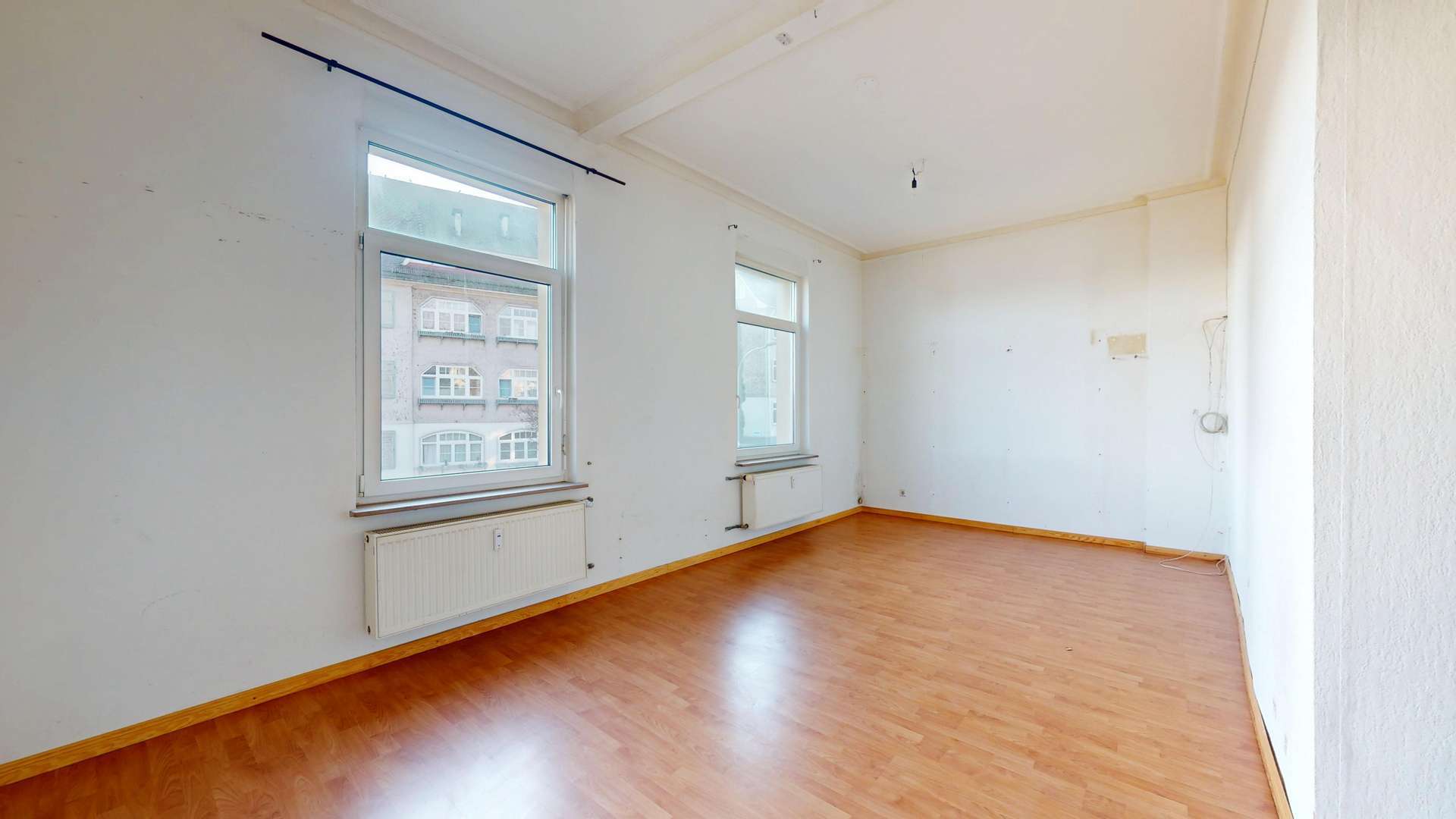 Immobilie in Aulendorf - Wohn- und Geschäftshaus mit Gewerbe im EG und zwei großzügigen Wohnungen in Bahnhofsnähe - Bild 3