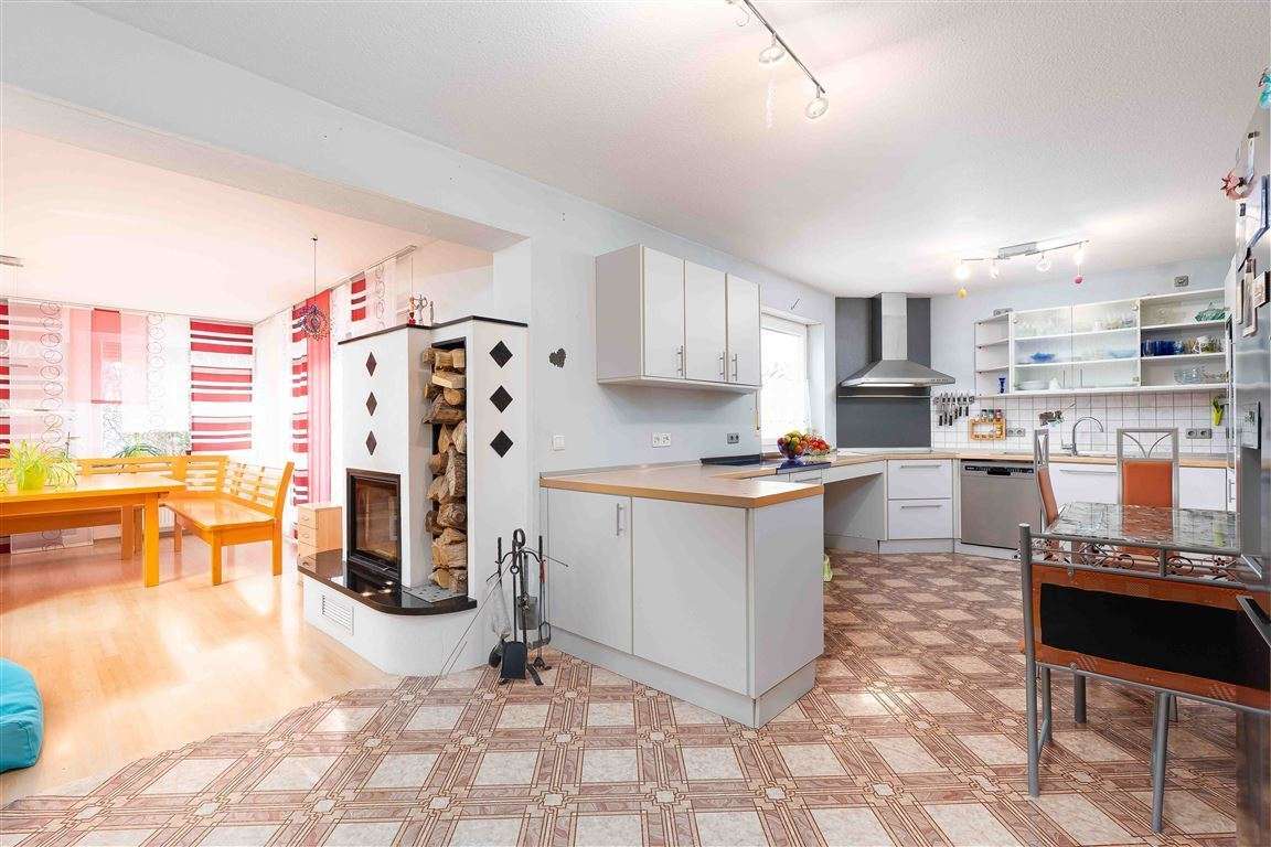 Immobilie in Friedberg - *Familienhaus & Raumwunder*  Ein außergewöhnlicher Grundriss trifft Wohnkomfort & Energieeffizienz - Bild 0