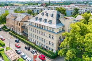 Stilvolle 2-Zimmerwohnung mit Stellplatz und Einbauküche im Denkmalensamble