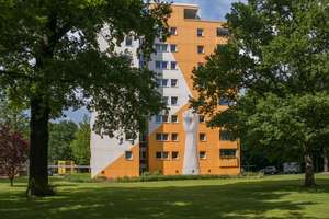 Hoch hinaus: 2‑Zimmer‑Wohnung im 7. OG mit Loggia und traumhafter Aussicht – Die vollständige Adresse der Immobilie erhältst du vom Anbieter., 38444 Rabenberg, Wolfsburg – Vorschaubild 2