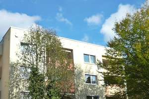NÜRNBERG LANGWASSER-SÜD: GEPFLEGTE 2-ZIMMER-ETW MIT SÜDLOGGIA UND EINBAUKÜCHE IM 2. OG OHNE LIFT