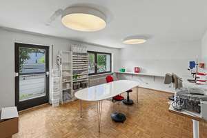 München: Attraktives Wohn- u. Geschäftshaus (Reiheneckhaus) mit Garten, Wintergarten, Teilvermietung – Die vollständige Adresse der Immobilie erhältst du vom Anbieter., 80935 Lerchenau-Ost, München – Vorschaubild 3