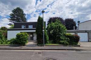 TOP Lage - 2 Geschossiger Bungalow mit Galerie, Doppelgarage auf 822m² Grundstück