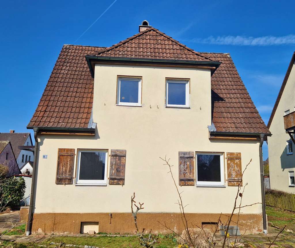 Immobilie in Winkelhaid - Großzügiges Familienhaus mit Entwicklungspotenzial und großem Garten in Winkelhaid - Bild 1