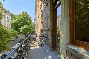 BEL ÉTAGE! 4-Room Historic Apartment - 2 Balconies, Fitted Kitchen & Wellness Oasis *13-Min to Clay* – Die vollständige Adresse der Immobilie erhältst du vom Anbieter., 65185 Mitte, Wiesbaden – Vorschaubild 3