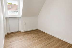 Frisch renovierte 4-Zimmer-Dachgeschosswohnung in zentraler Lage von Remscheid – 42853 Stadtpark, Remscheid – Vorschaubild 4