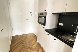 Möblierte Wohnung mit Südausrichtung, EBK und Balkon!!! Direkt am Marktplatz Adlershof! – Florian-Geyer-Str 111, 12489 Adlershof, Berlin – Vorschaubild 2