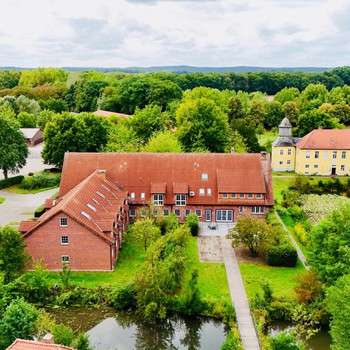 Exklusiv über RUHR REAL: Arbeiten am Schlosshof