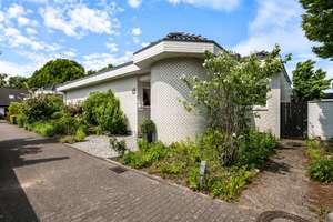 Großzügiges Familienhaus mit Charakter, ca. 250 m² Wohnfläche und viel Raum zur Entfaltung – Die vollständige Adresse der Immobilie erhältst du vom Anbieter., 22399 Poppenbüttel, Hamburg – Vorschaubild 2