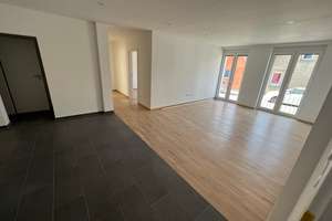 3 Zimmer Wohnung EBK, FBH, Parkett, KFW 55