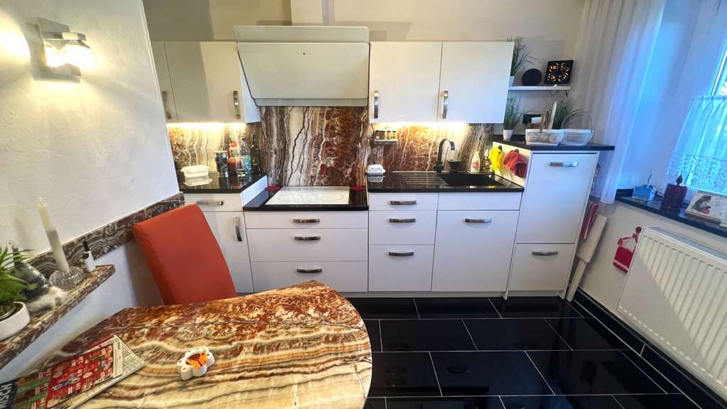 Immobilie in Geithain - Attraktives Einfamilienhaus mit hochwertiger Ausstattung, Poolanlage und Balkon - Bild 3