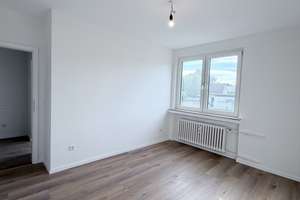Helle, modern kernsanierte 4,5-Zimmer-Wohnung mit großem Balkon im 1. OG in Duisburg-Kaßlerfeld – Auf der Höhe 5, 47059 Kaßlerfeld, Duisburg – Vorschaubild 7