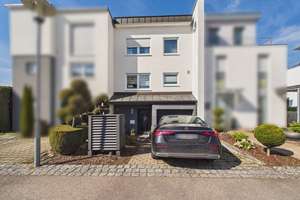 EE-Klasse A. Helles, modernes RMH, Garage, Stellplatz, TLB, EBK, Gäste WC, Balkon, Terrasse, Garten – Die vollständige Adresse der Immobilie erhältst du vom Anbieter., 73734 Berkheim, Esslingen am Neckar – Vorschaubild 2