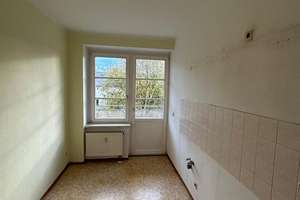 Gemütliche 3-Zimmer mit Laminat, Balkon und Wannenbad in ruhiger Lage! EBK mgl. – Zschopauer Platz 9, 9126 Bernsdorf, Chemnitz – Vorschaubild 4