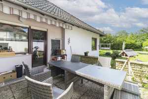 Platz auf einer Ebene: Bungalow mit nicht einsehbarem, sonnigem Garten, 2 Terrassen und Garage – Werra-Meißner-Kreis – Vorschaubild 3